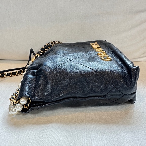 Chanel Shiny Crumpled Calfskin Quilted Pearl Mini 22 Black - Picture 8 of 8
